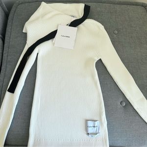Black and white asymmetrical ribbed knit sweater NTW